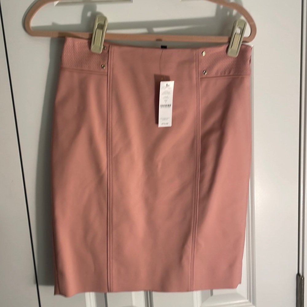 WHBM size 4 skirt pink. Never worn with tags